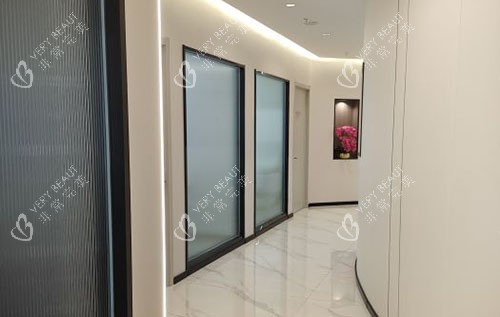 福州新世纪医疗美容走廊环境图