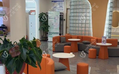 广州青颜医疗美容大厅休息区