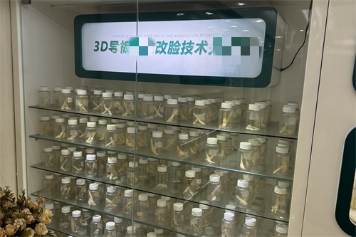 广州广大整形医院展示柜