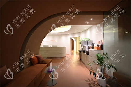 韓國(guó)DAYBEAU皮膚科弘大店休息區(qū)