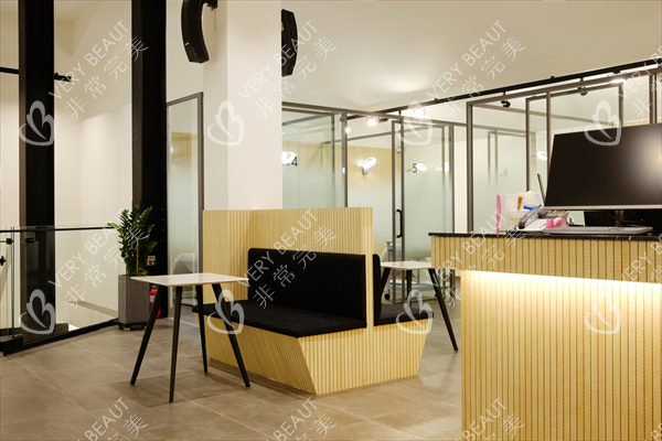 韓國pagelab醫(yī)院新論峴店等候區(qū)