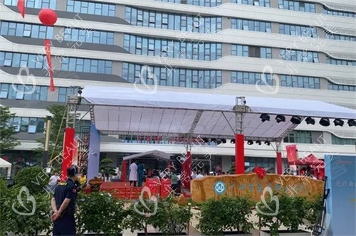 沈阳名流美容医院前台环境示意图