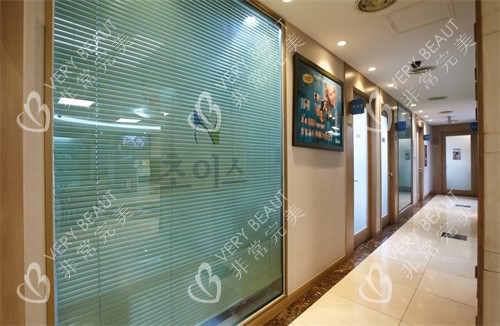 韩国CHOIS皮肤科走廊