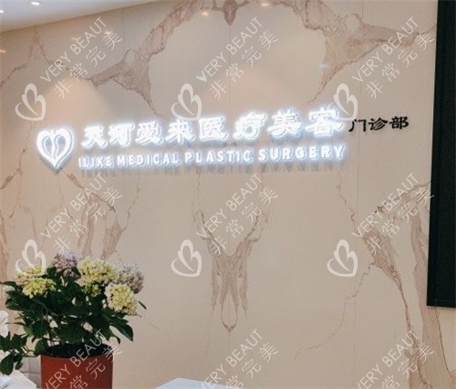埋线双眼皮过程卡通图