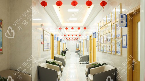 广州建国医院私密科走廊候诊环境