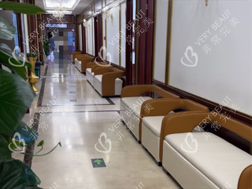 北京京城皮肤医院走廊一角