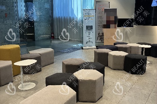韩国奥嘉娜皮肤科候诊区