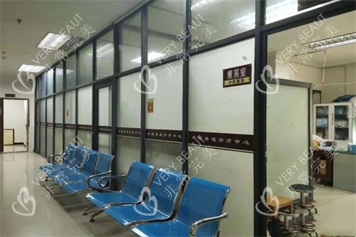 重庆华肤医院植发科候诊区