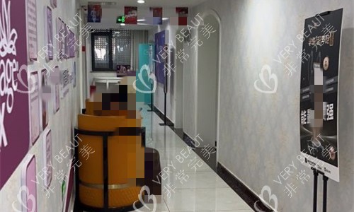 郑州芳艺整形医院走廊图