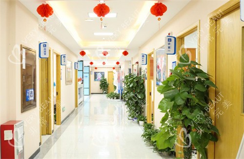广州建国生殖健康医院走廊照片