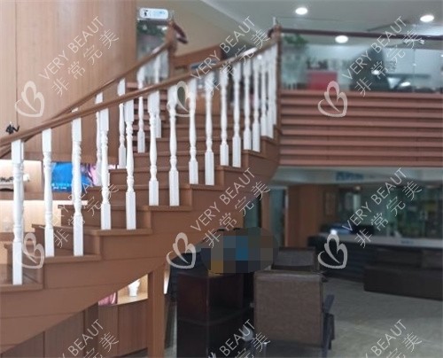 成都丝缘植发楼梯
