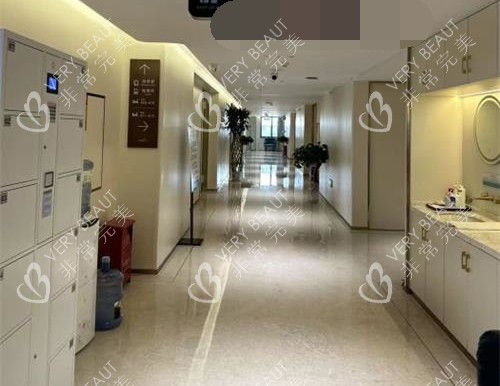 云南昆明韩辰医疗美容医院走廊环境