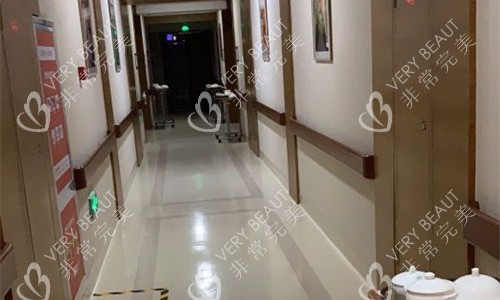银川西京妇产医院美容科走廊图