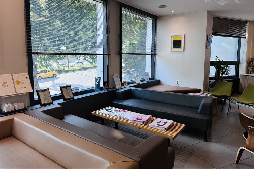 韓國GNG整形2樓登記等待區(qū)