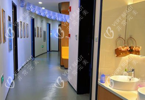 哈尔滨双燕整形走廊环境图