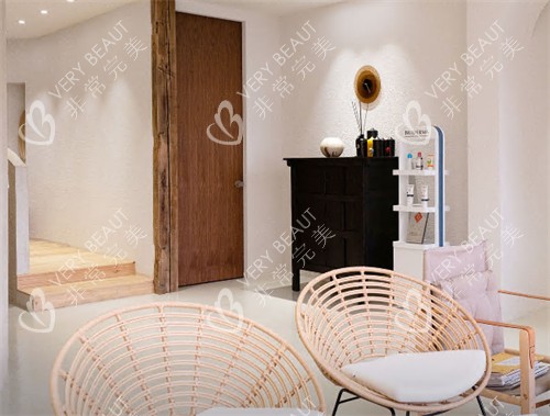 韩国乐颜居皮肤科等候区一角 韩国乐颜居皮肤科等候区一角