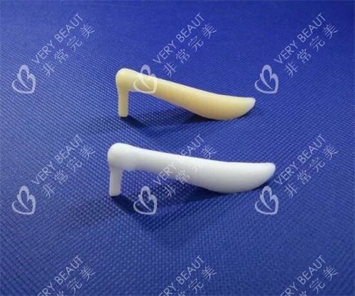 隆鼻手术用过的假体和新的假体