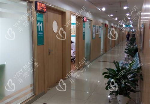 南京妇儿堂医院走廊照片