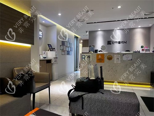 韩国明洞丹雅皮肤科大厅