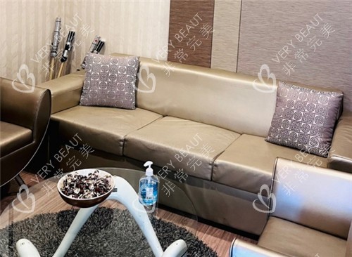 韩国evita胸部外科医院等待区照片 韩国evita胸部外科医院等待区照片