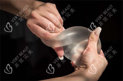 隆胸假体扭曲图示 隆胸假体扭曲图示