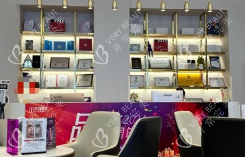 深圳婳美整形展示柜示意图