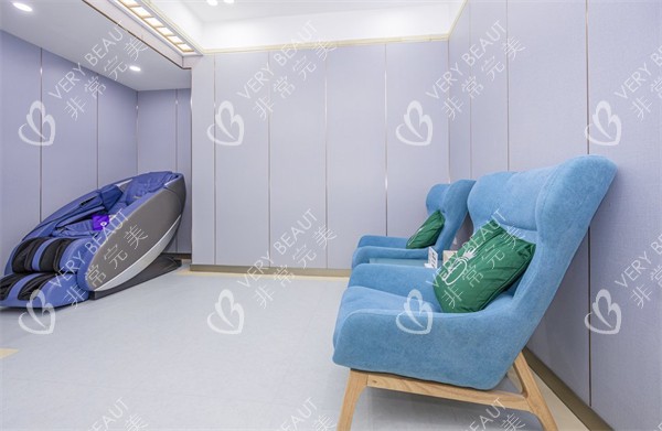 北京润美玉之光医疗美容等候区环境
