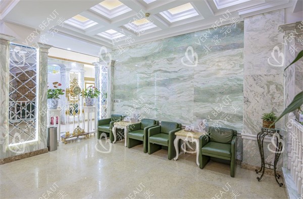 北京润美玉之光医疗美容等待区一角