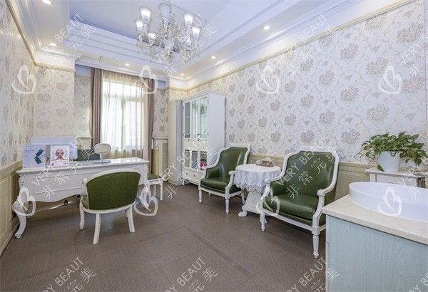北京润美玉之光医疗美容面诊室环境