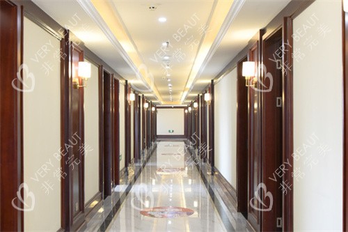 青岛华韩整形医院走廊环境