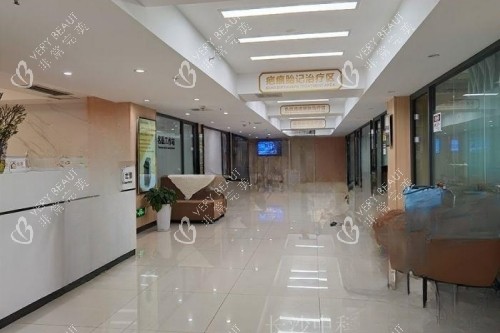长沙中科皮肤病医院大厅.jpg 长沙中科皮肤病医院大厅.jpg
