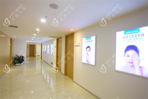 南宁爱思特整形走廊展示墙.jpg 南宁爱思特整形走廊展示墙.jpg